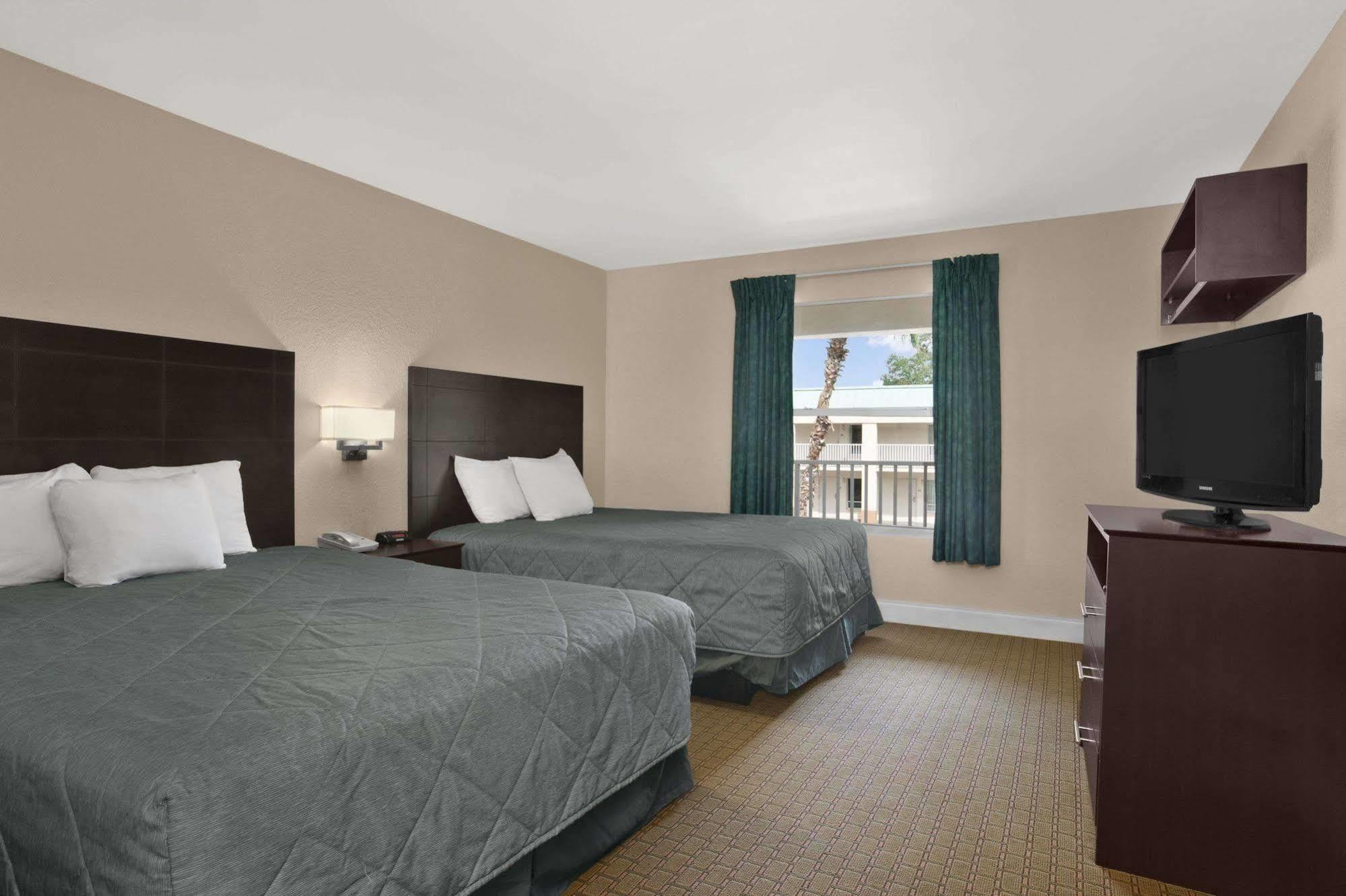 Ramada Limited Clearwater Hotel And Suites Exteriér fotografie